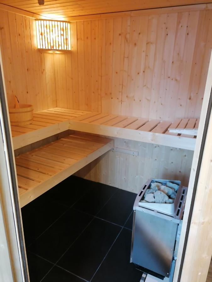 Ferienwohnung Christine Mit Sauna Und Whirlpool Utzerath Bagian luar foto