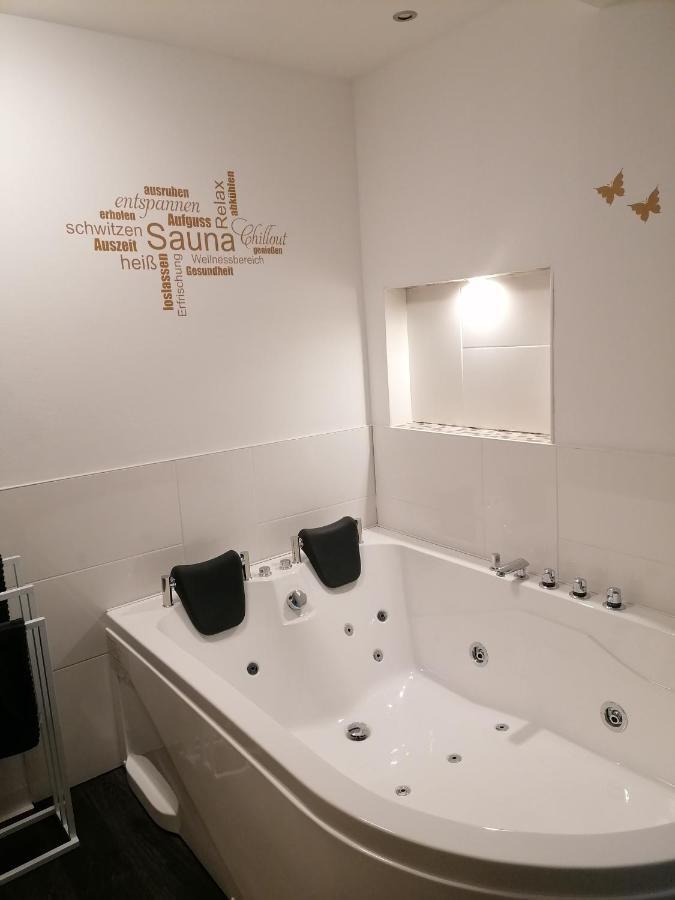 Ferienwohnung Christine Mit Sauna Und Whirlpool Utzerath Bagian luar foto