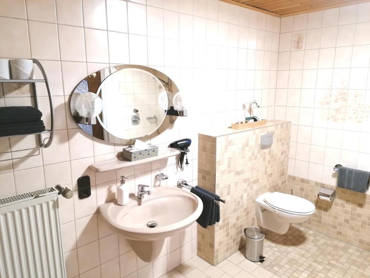 Ferienwohnung Christine Mit Sauna Und Whirlpool Utzerath Bagian luar foto